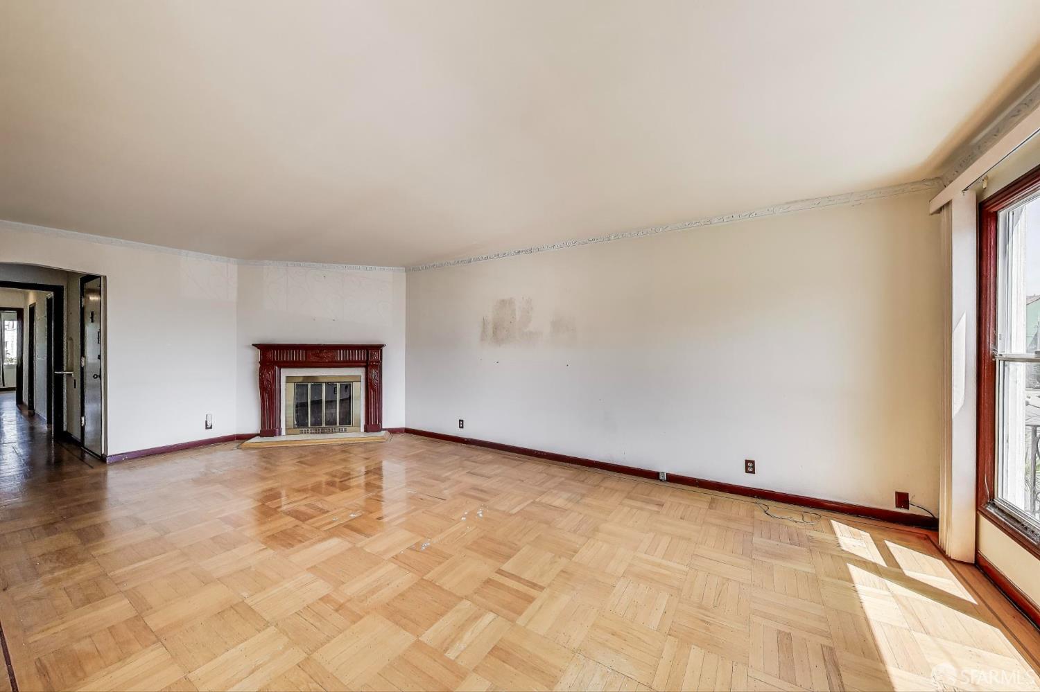 Photo #3: 425050504 Listing 