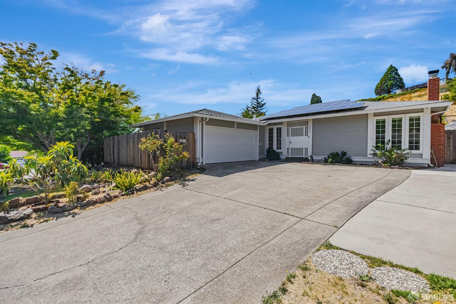 Detail Gallery Image 2 of 36 For 2675 Simas Ave, Pinole,  CA 94564 - 3 Beds | 2 Baths