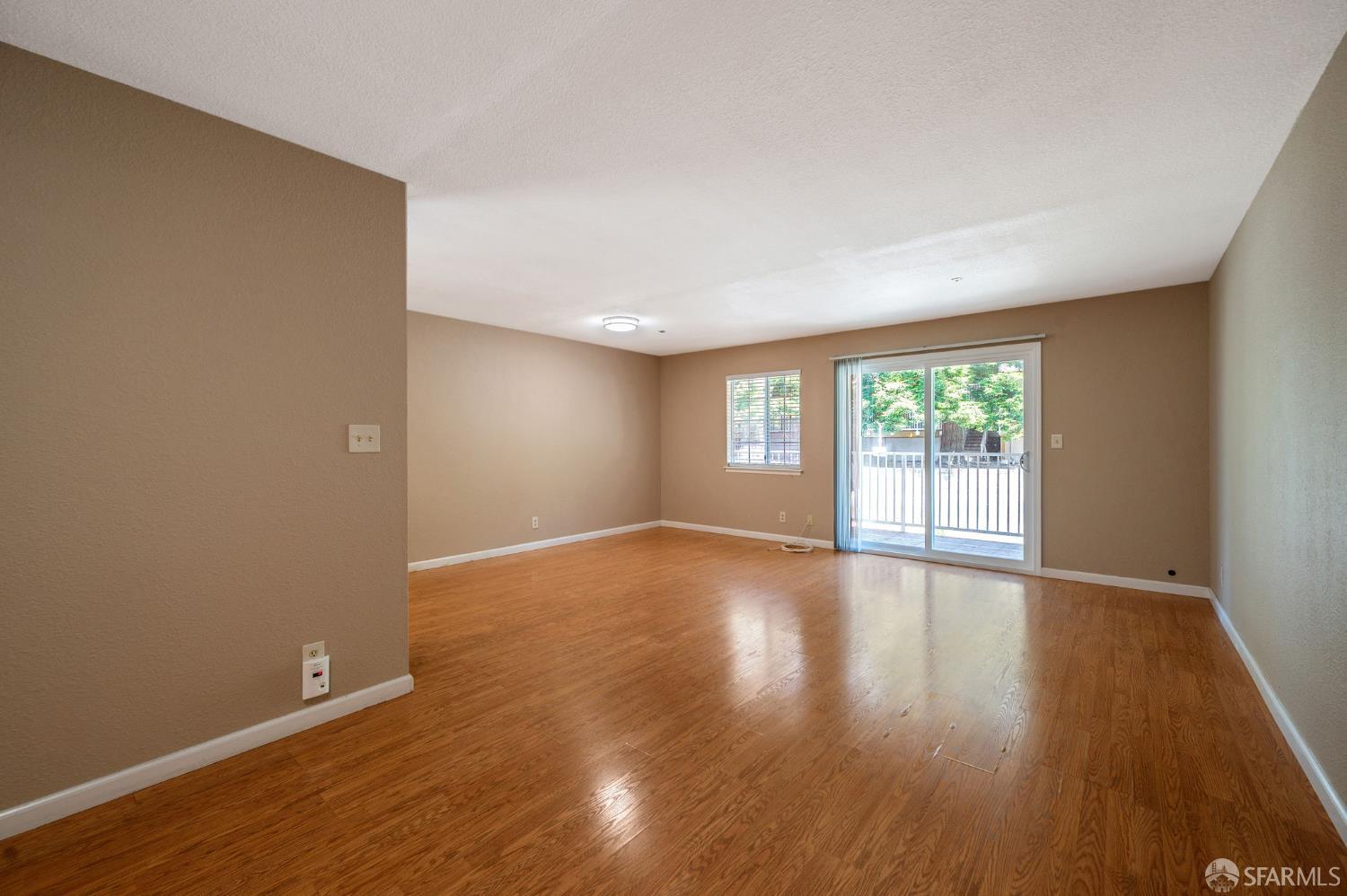 Detail Gallery Image 6 of 31 For 1021 San Luis Cir #612,  Daly City,  CA 94014 - 2 Beds | 2 Baths