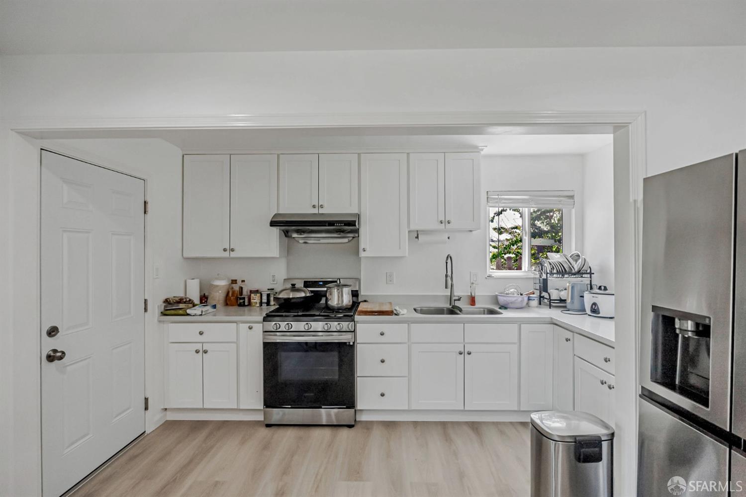 Detail Gallery Image 8 of 36 For 2675 Simas Ave, Pinole,  CA 94564 - 3 Beds | 2 Baths
