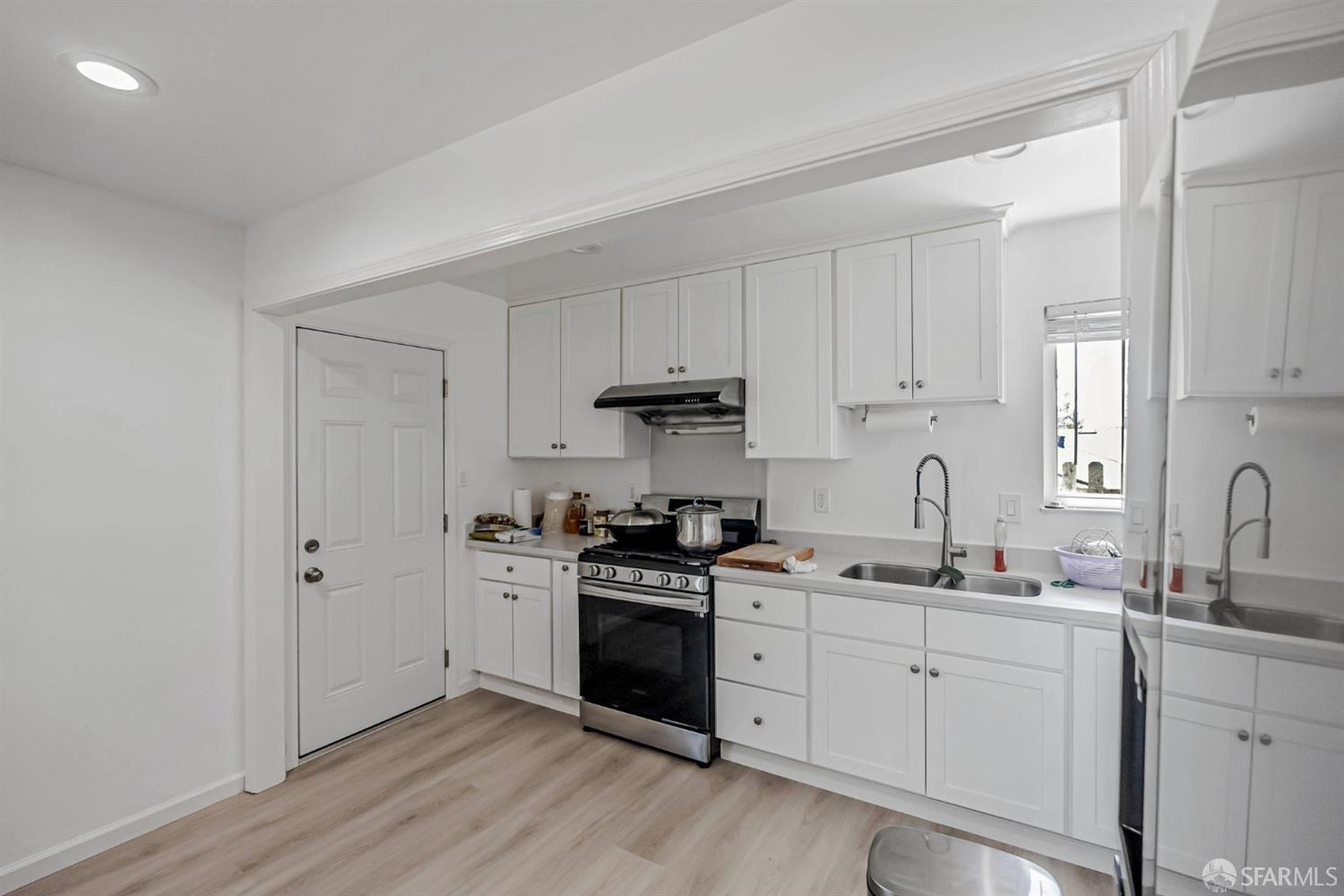 Detail Gallery Image 9 of 36 For 2675 Simas Ave, Pinole,  CA 94564 - 3 Beds | 2 Baths