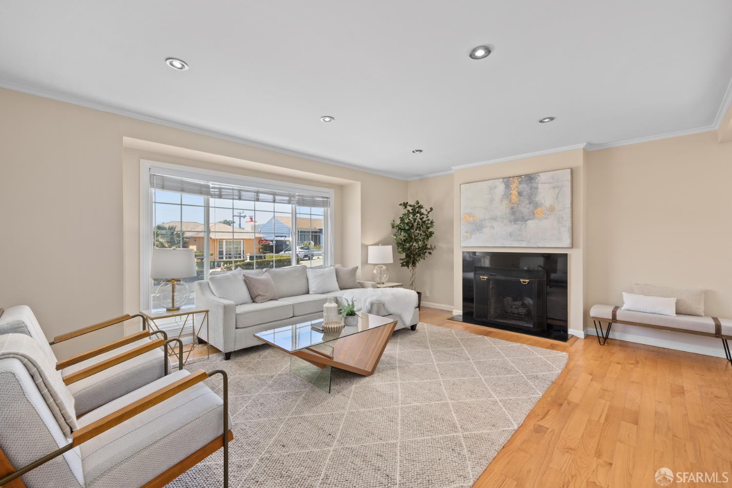 Detail Gallery Image 4 of 14 For 213 Manor Dr, South San Francisco,  CA 94080 - 2 Beds | 1 Baths