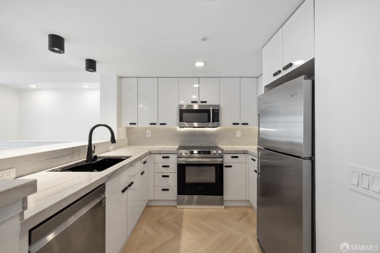Detail Gallery Image 2 of 51 For 403 Main St #717,  San Francisco,  CA 94105 - 1 Beds | 1 Baths