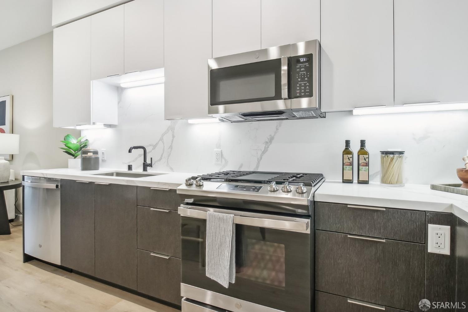 Photo #3: 425050792 Listing 