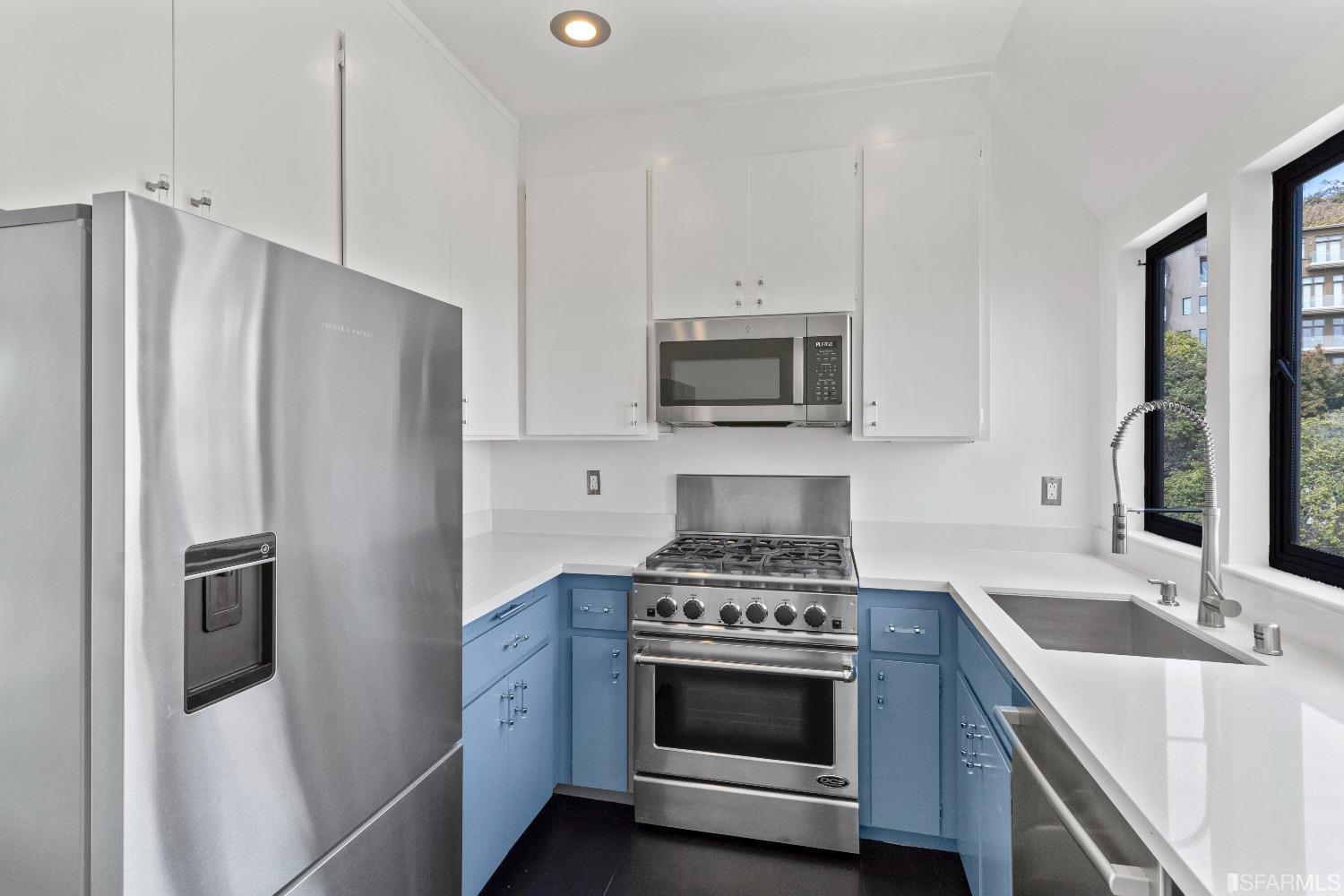 Detail Gallery Image 15 of 60 For 4 Museum Way, San Francisco,  CA 94114 - 2 Beds | 2 Baths