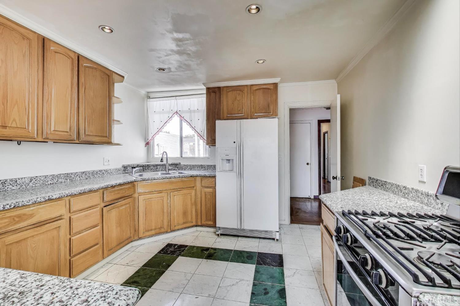 Photo #7: 425050504 Listing: Photo #7