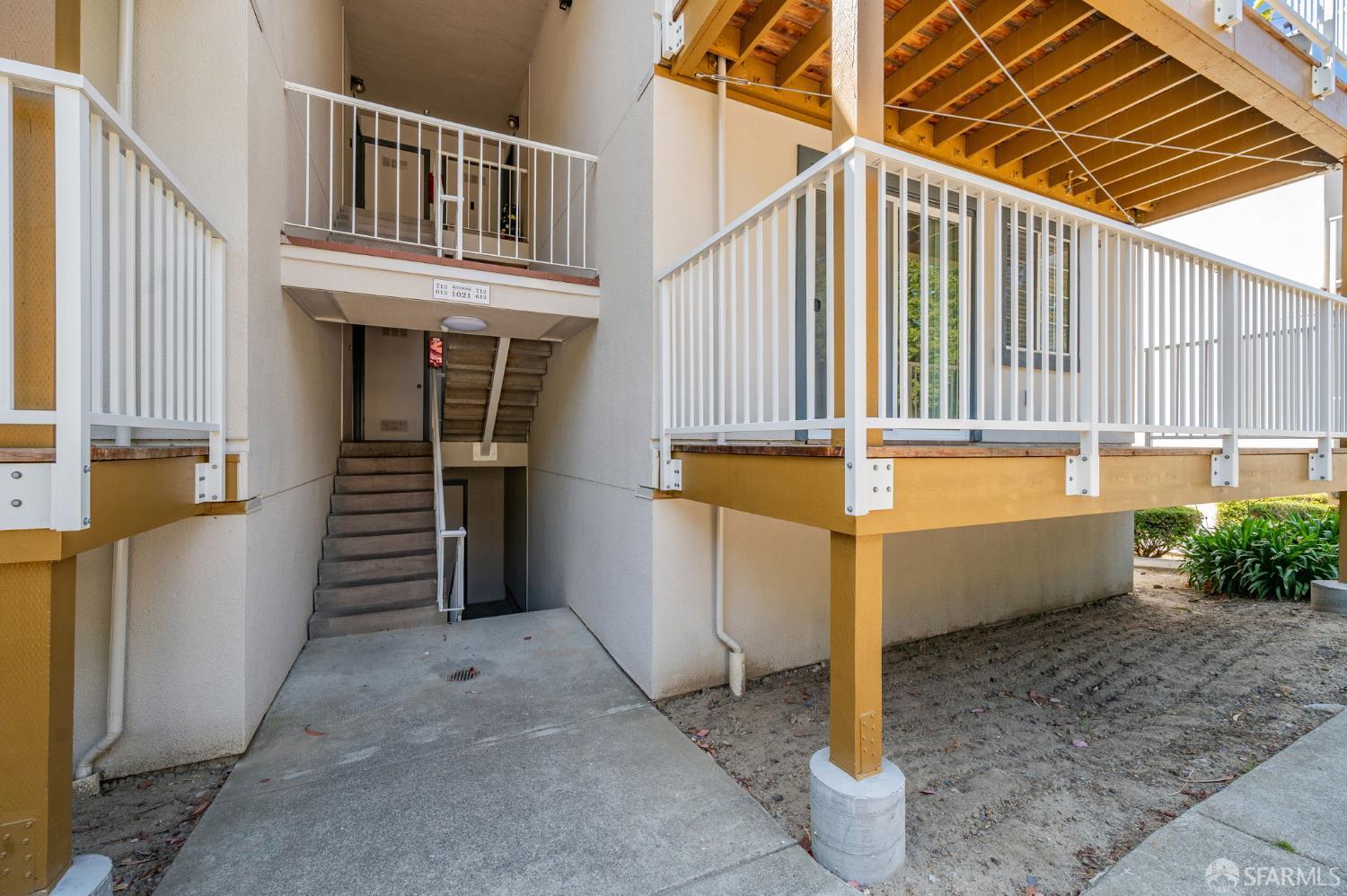 Detail Gallery Image 3 of 31 For 1021 San Luis Cir #612,  Daly City,  CA 94014 - 2 Beds | 2 Baths