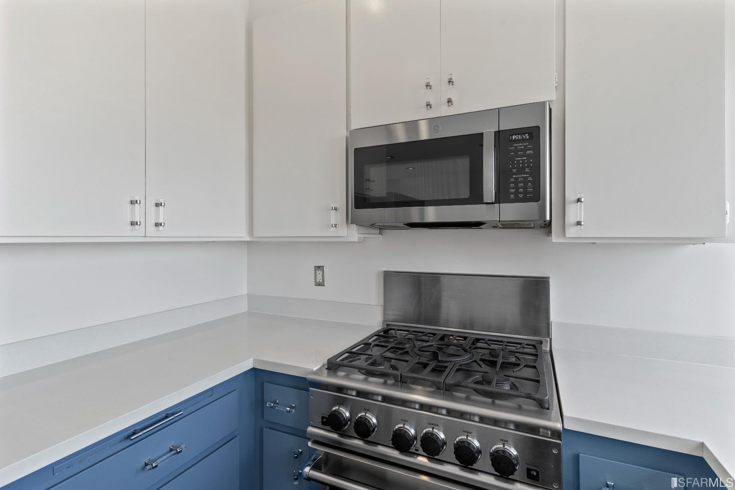 Detail Gallery Image 17 of 60 For 4 Museum Way, San Francisco,  CA 94114 - 2 Beds | 2 Baths