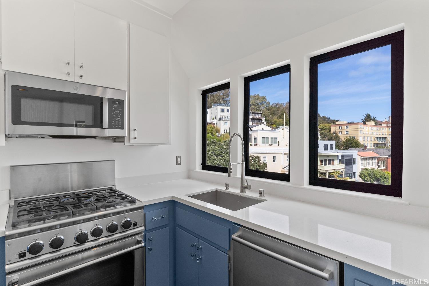 Detail Gallery Image 16 of 60 For 4 Museum Way, San Francisco,  CA 94114 - 2 Beds | 2 Baths