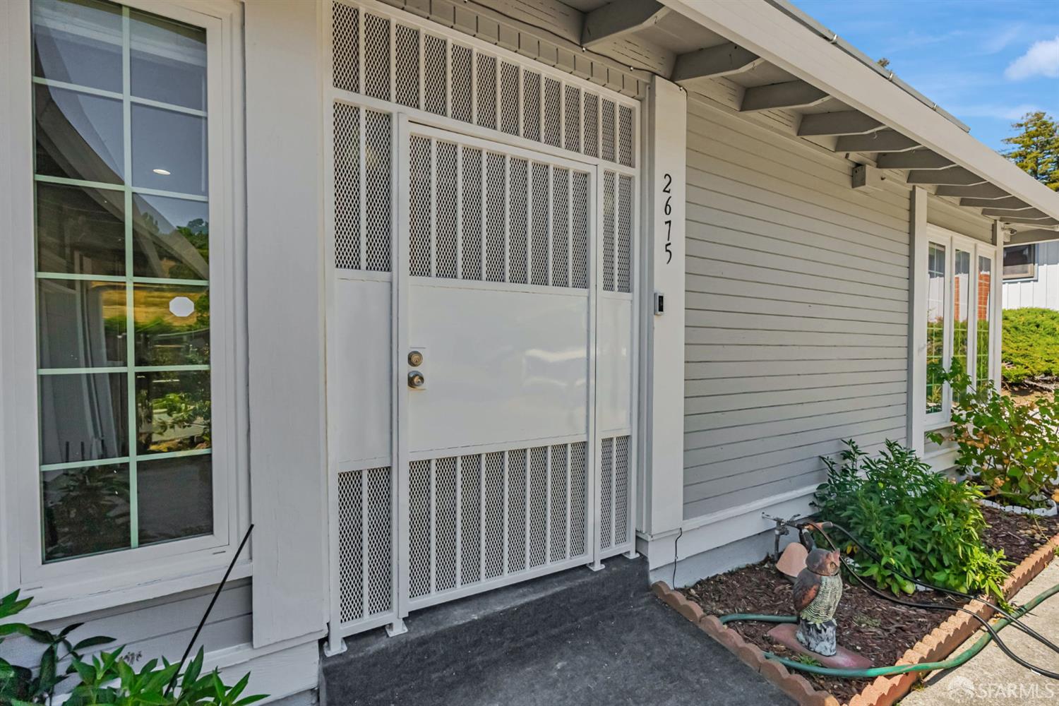 Detail Gallery Image 4 of 36 For 2675 Simas Ave, Pinole,  CA 94564 - 3 Beds | 2 Baths
