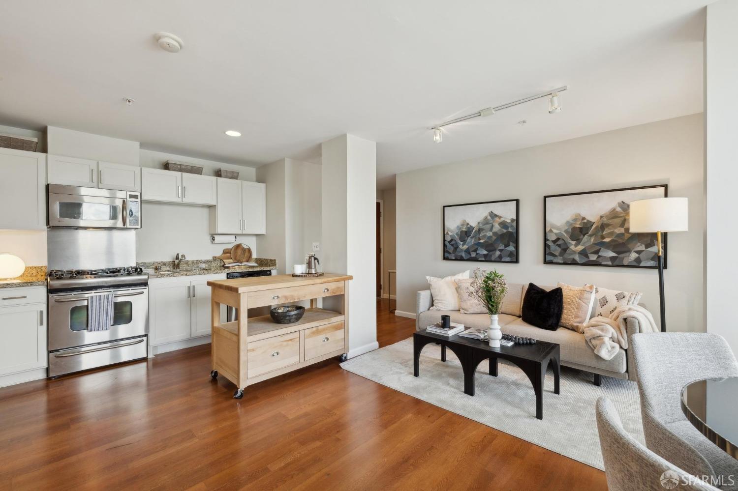 Photo #3: 425050547 Listing 