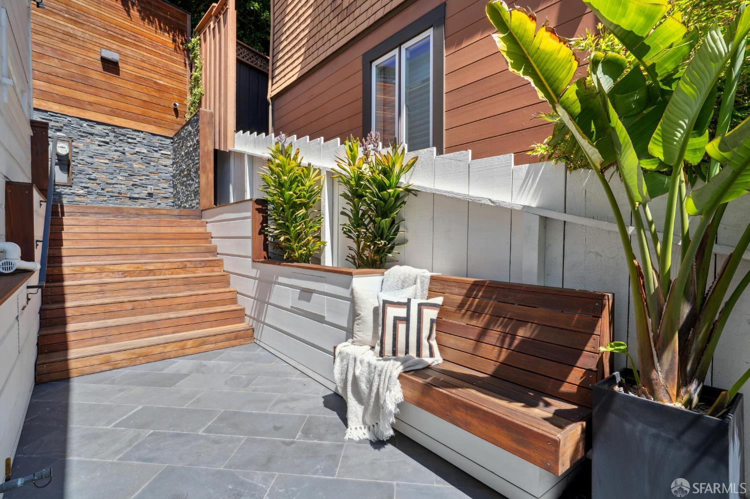 Detail Gallery Image 22 of 37 For 392 Corbett Ave, San Francisco,  CA 94114 - 1 Beds | 1/1 Baths