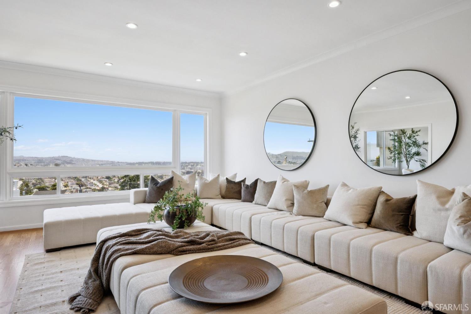Detail Gallery Image 6 of 71 For 850 Darien Way, San Francisco,  CA 94127 - 5 Beds | 5/1 Baths