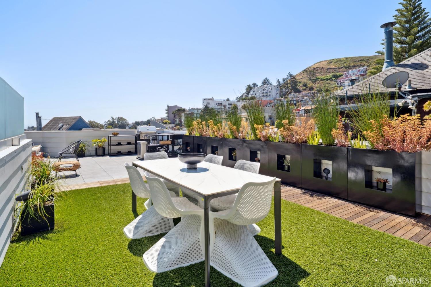 Detail Gallery Image 2 of 37 For 392 Corbett Ave, San Francisco,  CA 94114 - 1 Beds | 1/1 Baths