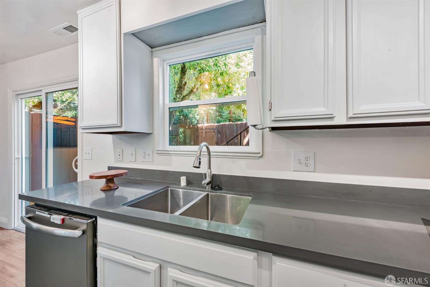 Detail Gallery Image 17 of 58 For 4444 Clarewood Dr, Oakland,  CA 94618 - 2 Beds | 2/1 Baths