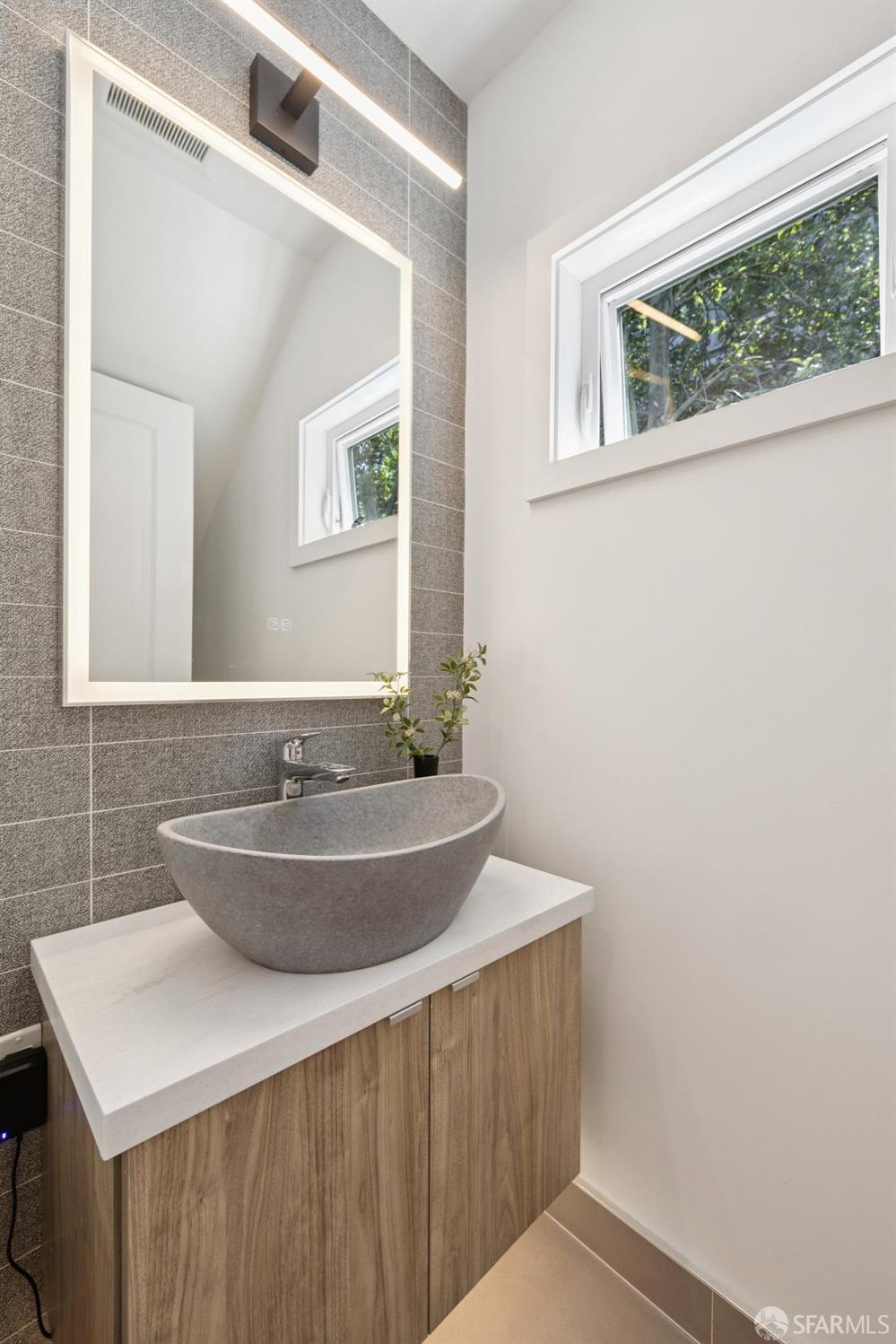 Detail Gallery Image 35 of 83 For 331 London St, San Francisco,  CA 94112 - 4 Beds | 3/1 Baths