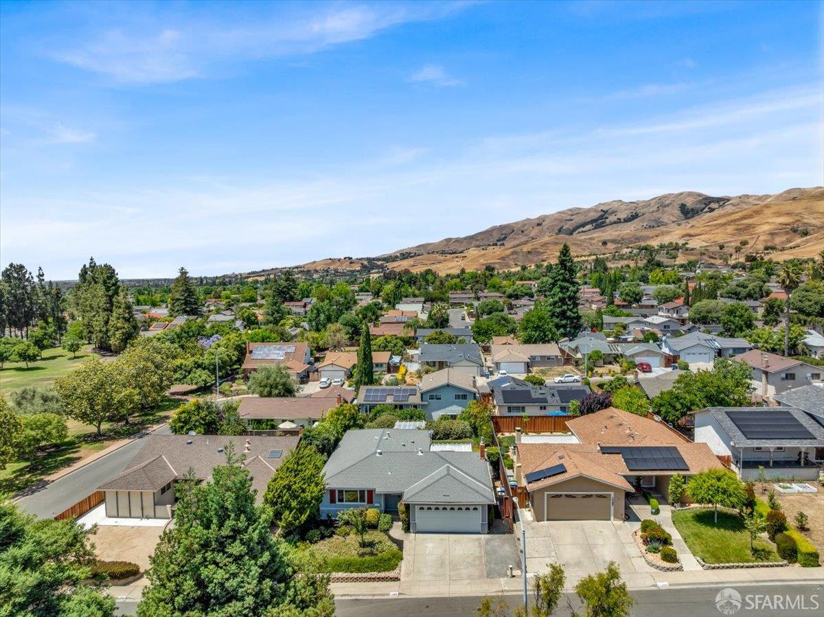 Detail Gallery Image 50 of 59 For 2083 Seacliff Dr, Milpitas,  CA 95035 - 4 Beds | 2 Baths