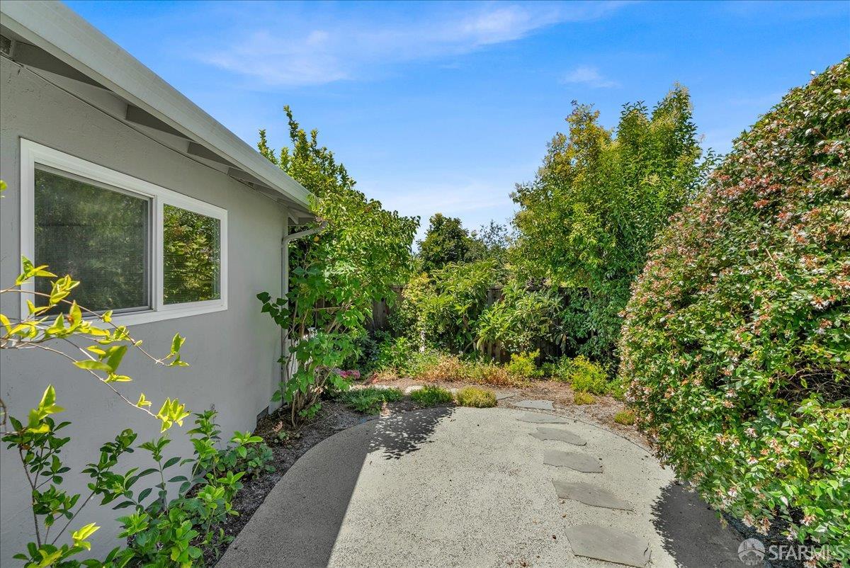 Detail Gallery Image 46 of 59 For 2083 Seacliff Dr, Milpitas,  CA 95035 - 4 Beds | 2 Baths