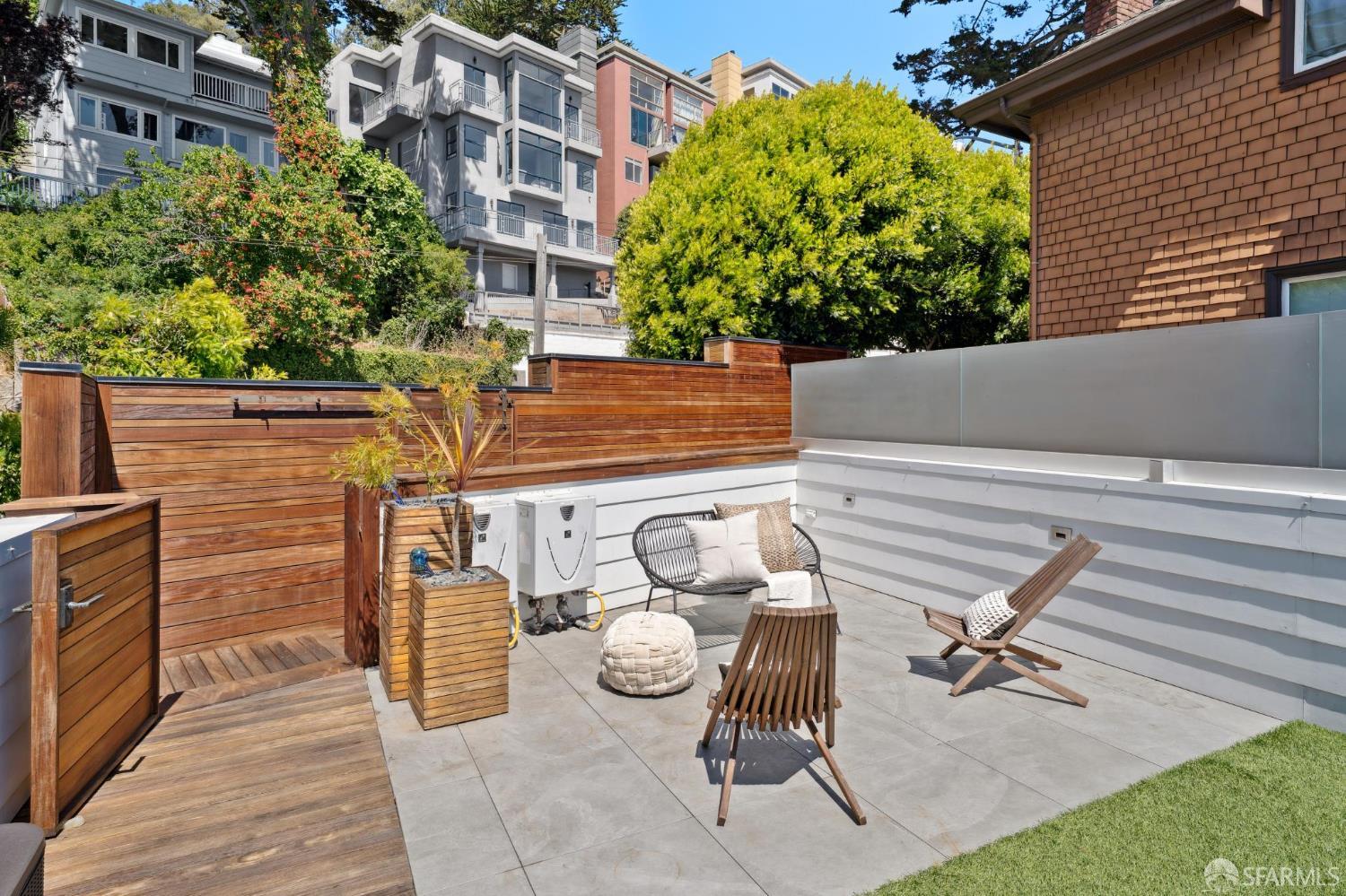 Detail Gallery Image 29 of 37 For 392 Corbett Ave, San Francisco,  CA 94114 - 1 Beds | 1/1 Baths