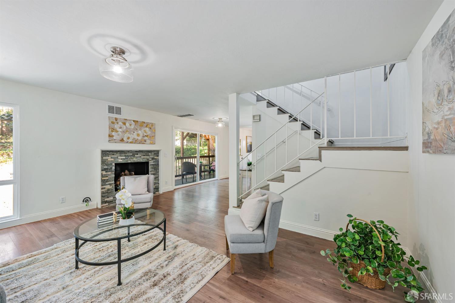 Detail Gallery Image 7 of 58 For 4444 Clarewood Dr, Oakland,  CA 94618 - 2 Beds | 2/1 Baths