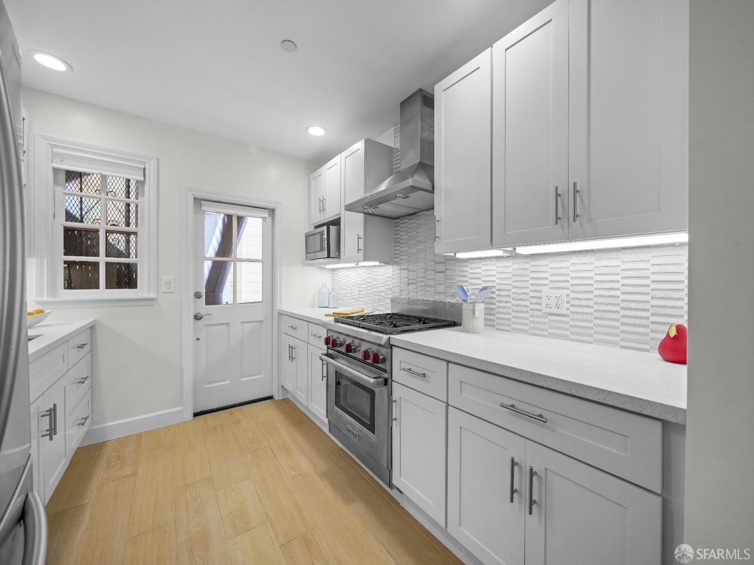 Photo #10: 425050923 Listing: Photo #10