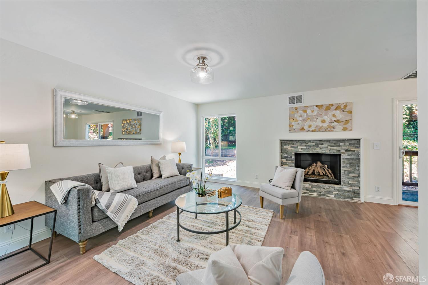 Detail Gallery Image 9 of 58 For 4444 Clarewood Dr, Oakland,  CA 94618 - 2 Beds | 2/1 Baths