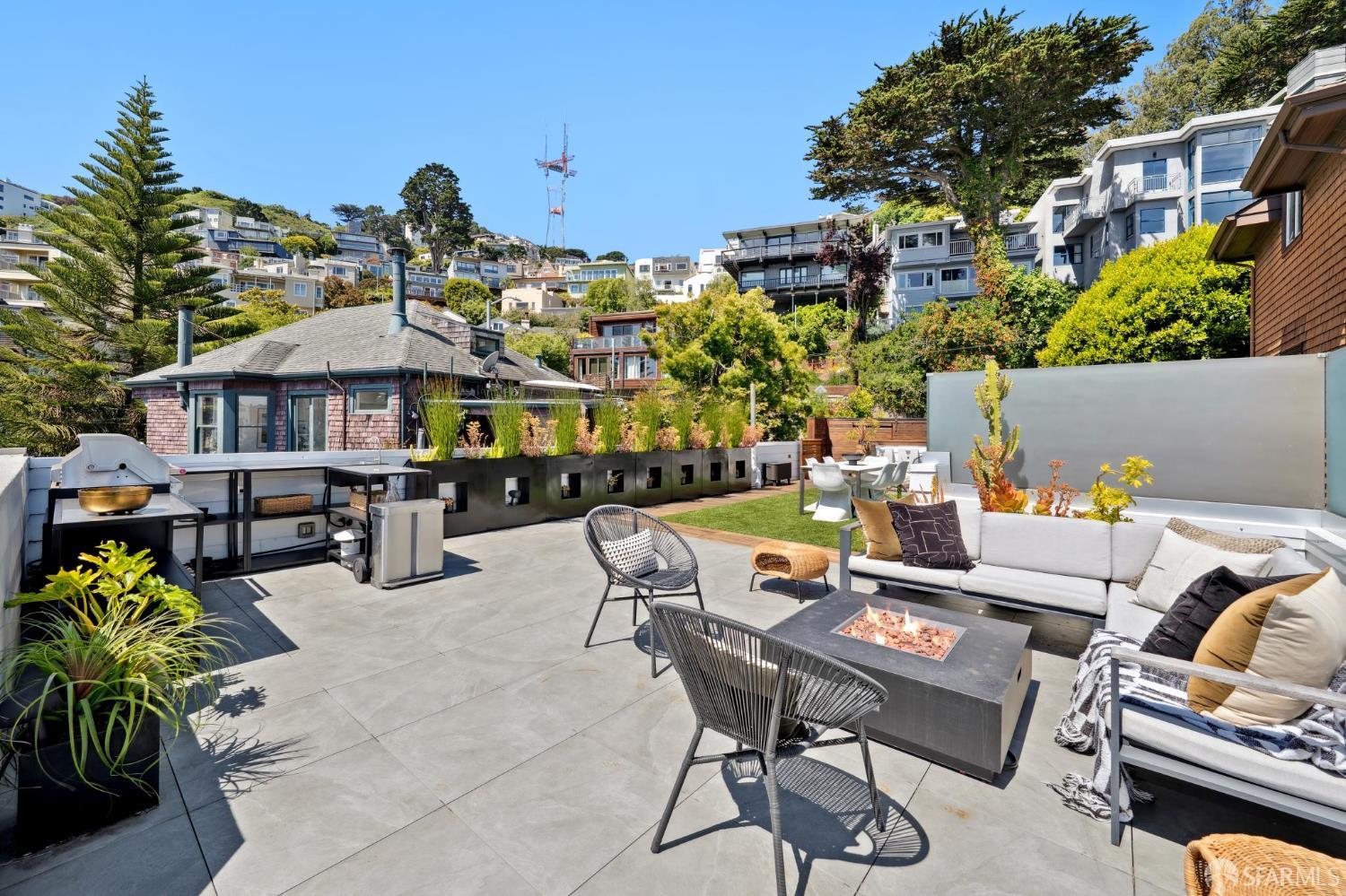 Detail Gallery Image 3 of 37 For 392 Corbett Ave, San Francisco,  CA 94114 - 1 Beds | 1/1 Baths