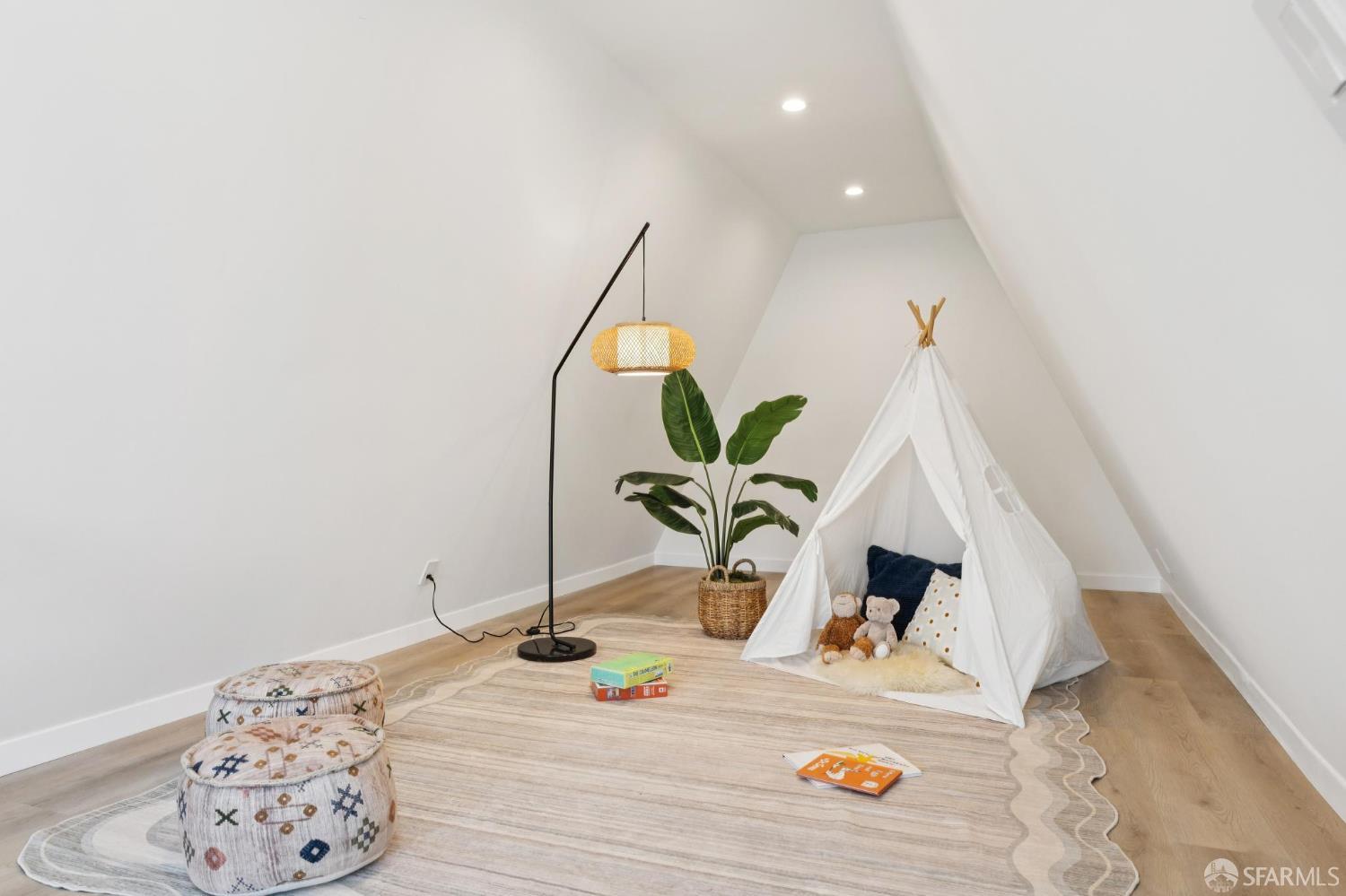 Detail Gallery Image 66 of 83 For 331 London St, San Francisco,  CA 94112 - 4 Beds | 3/1 Baths