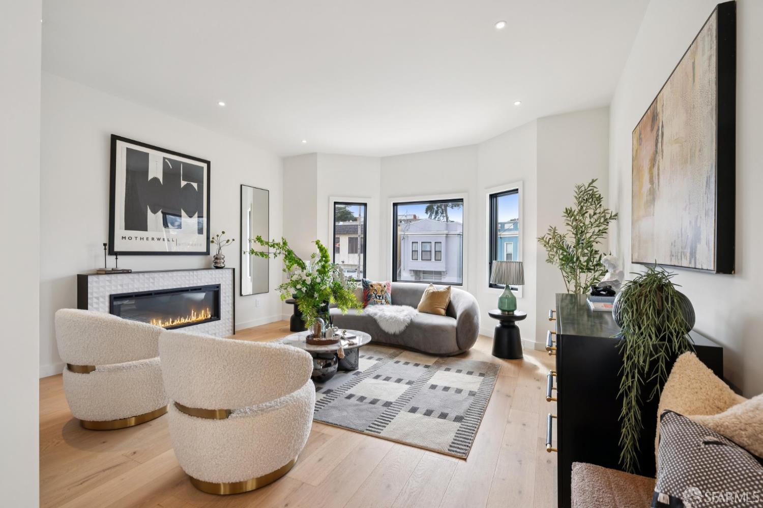 Detail Gallery Image 3 of 91 For 738 Athens St, San Francisco,  CA 94112 - 3 Beds | 3 Baths