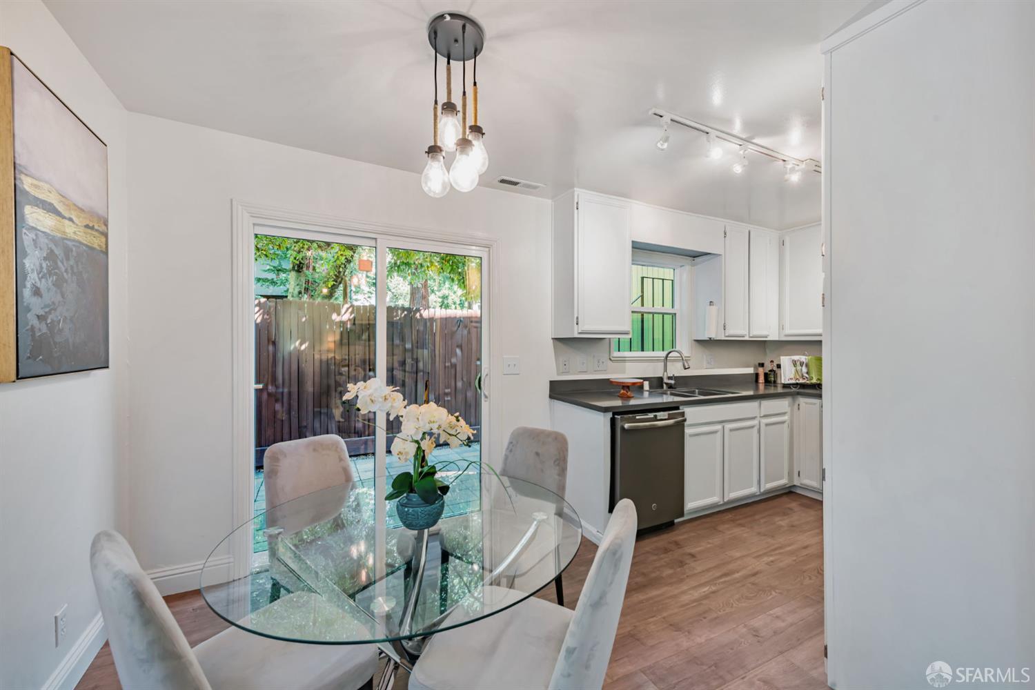 Detail Gallery Image 21 of 58 For 4444 Clarewood Dr, Oakland,  CA 94618 - 2 Beds | 2/1 Baths