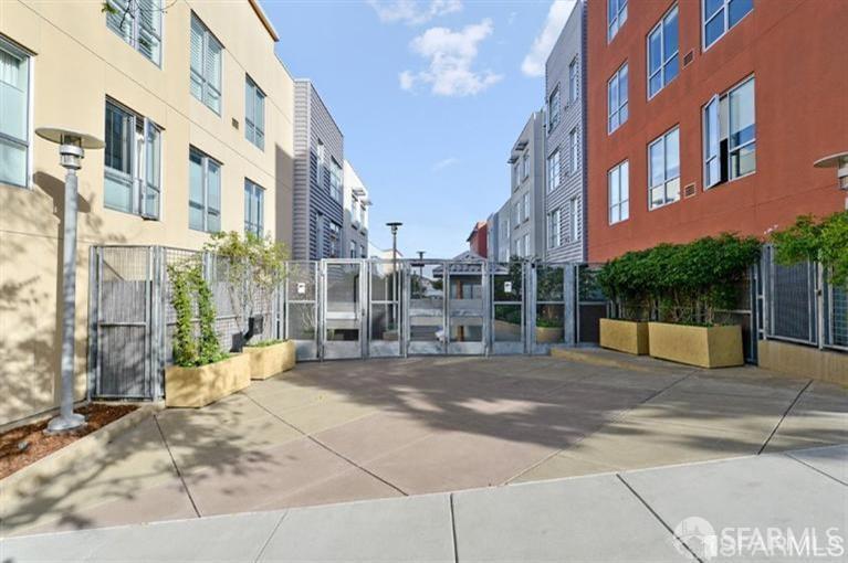 Photo #2: 425048716 Listing 
