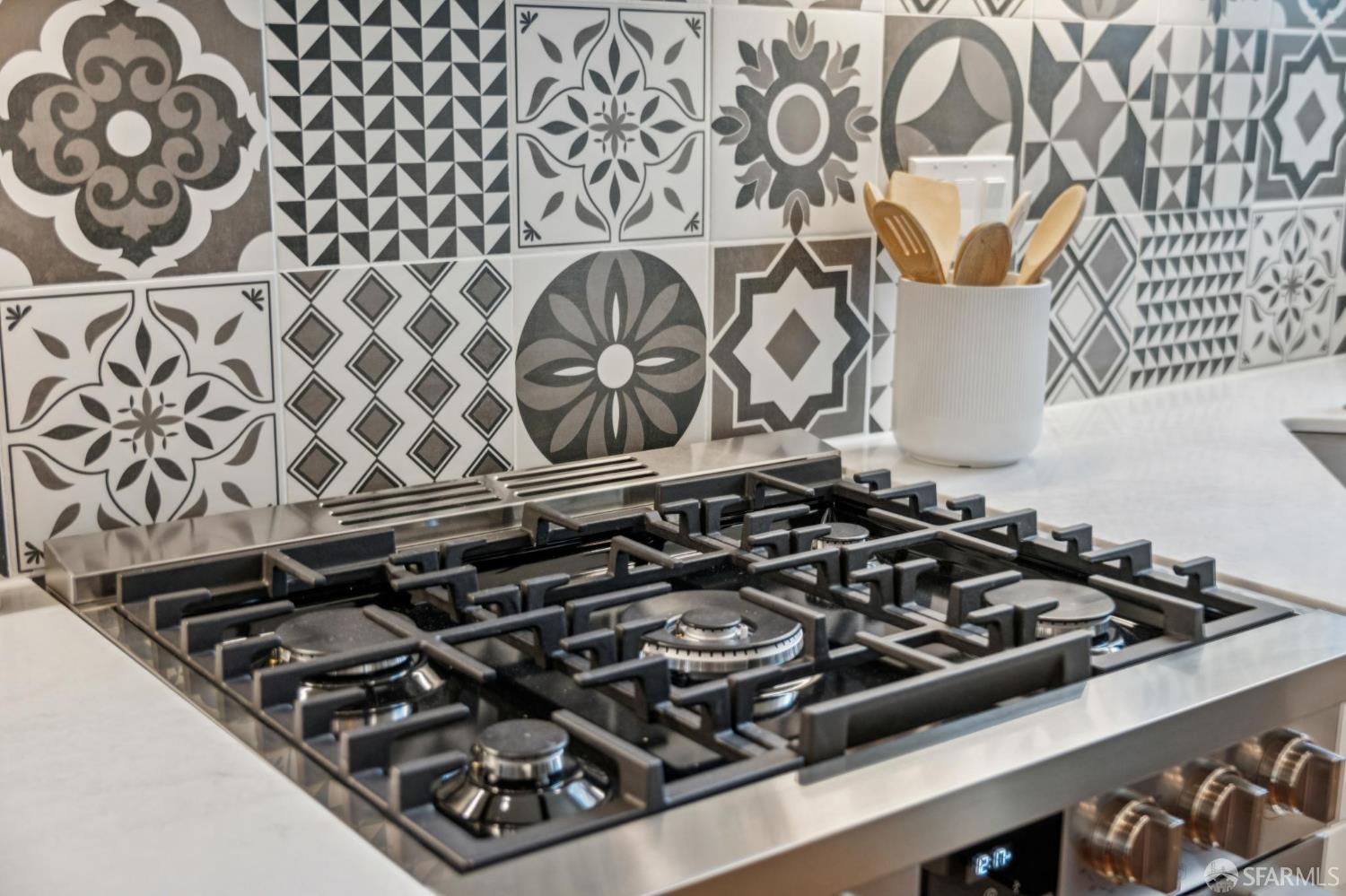 Detail Gallery Image 15 of 52 For 1524 Mcallister St, San Francisco,  CA 94115 - 3 Beds | 1/1 Baths