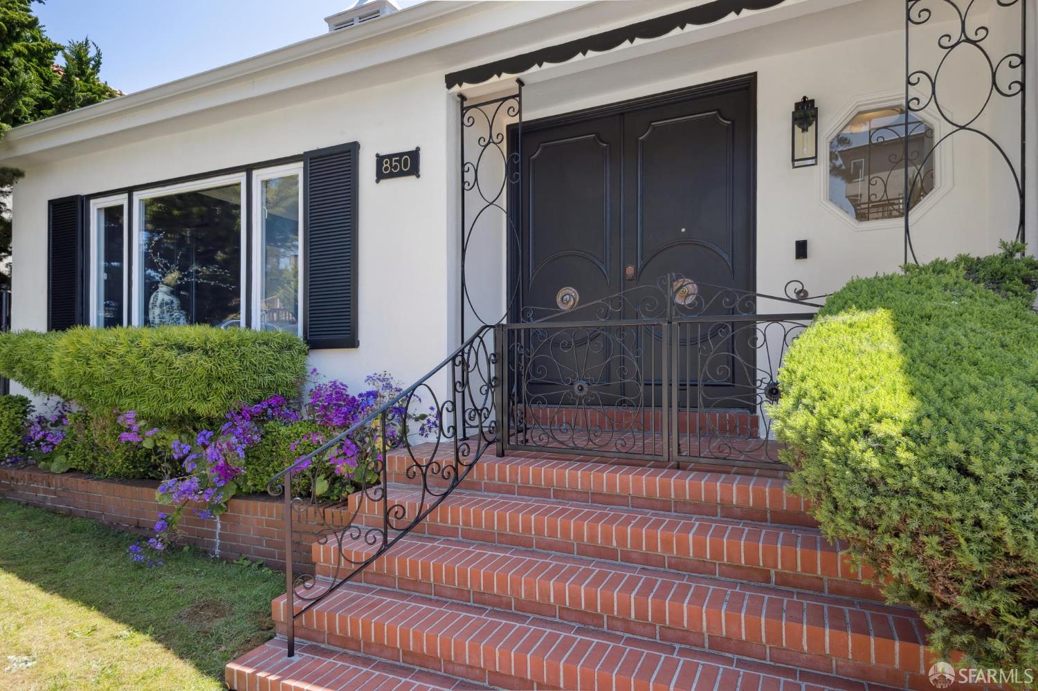 Detail Gallery Image 2 of 71 For 850 Darien Way, San Francisco,  CA 94127 - 5 Beds | 5/1 Baths