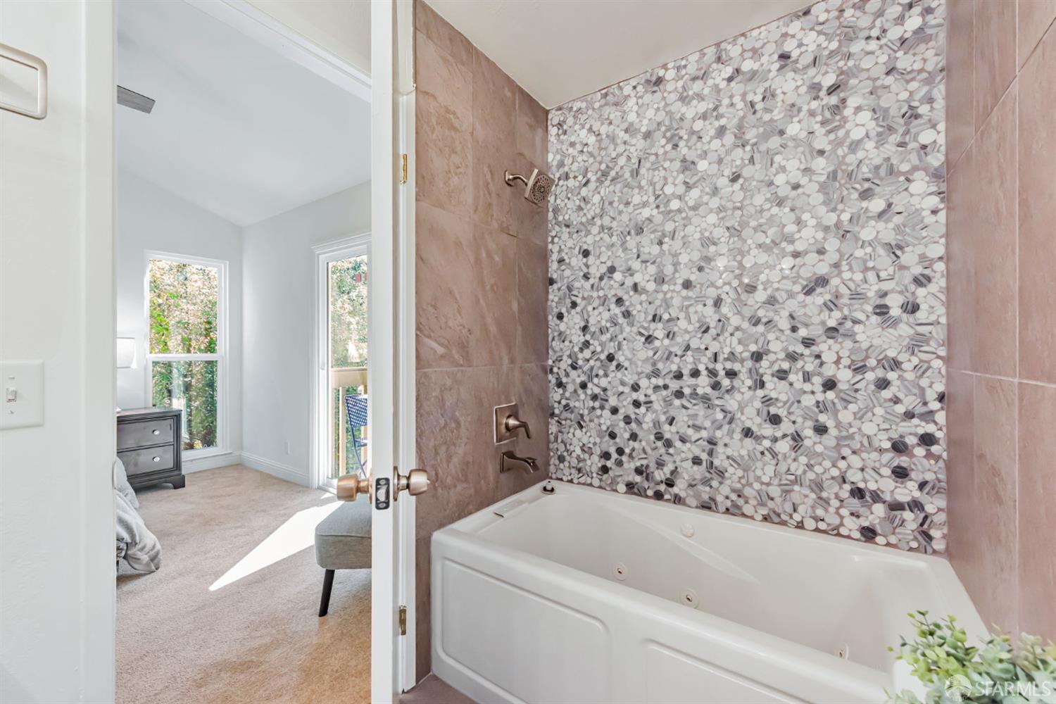 Detail Gallery Image 43 of 58 For 4444 Clarewood Dr, Oakland,  CA 94618 - 2 Beds | 2/1 Baths