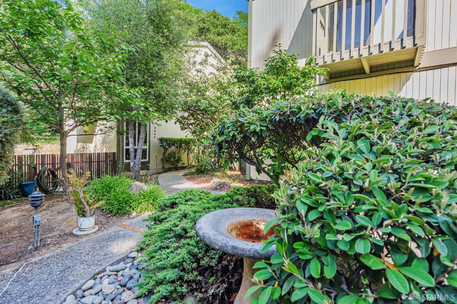 Detail Gallery Image 3 of 58 For 4444 Clarewood Dr, Oakland,  CA 94618 - 2 Beds | 2/1 Baths