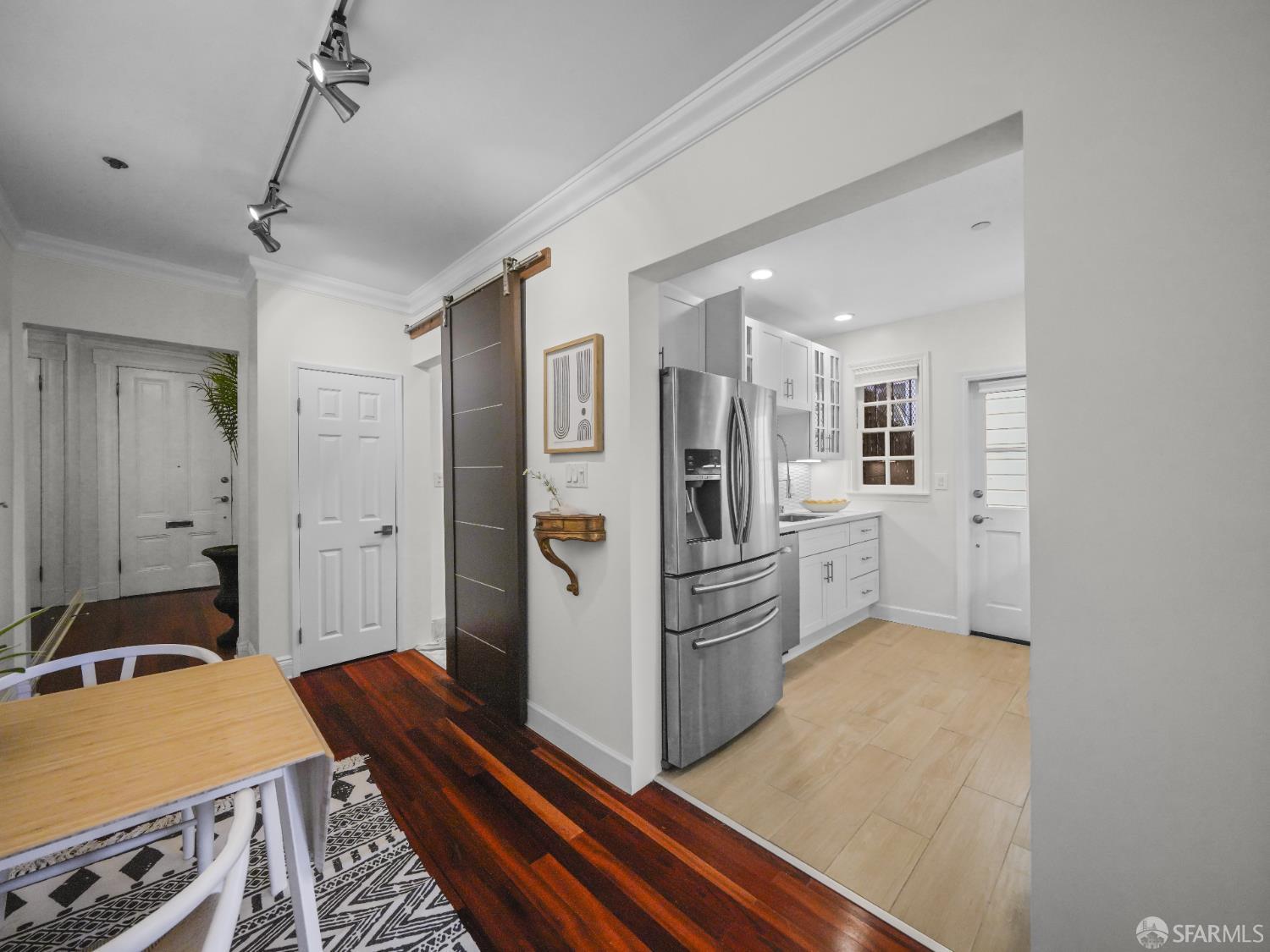 Photo #9: 425050923 Listing: Photo #9