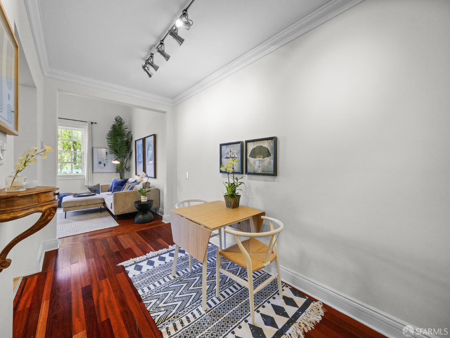 Photo #8: 425050923 Listing: Photo #8