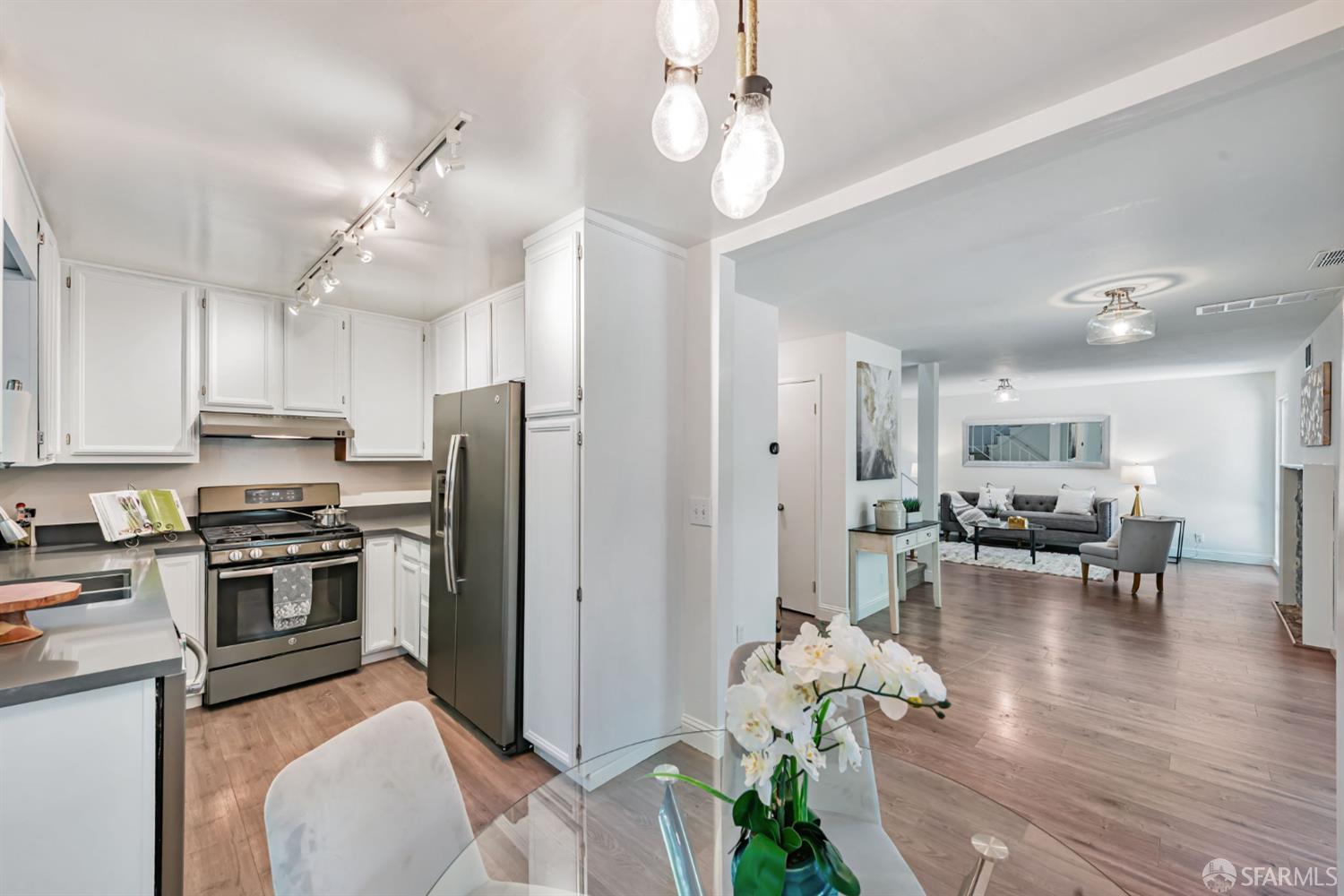 Detail Gallery Image 23 of 58 For 4444 Clarewood Dr, Oakland,  CA 94618 - 2 Beds | 2/1 Baths