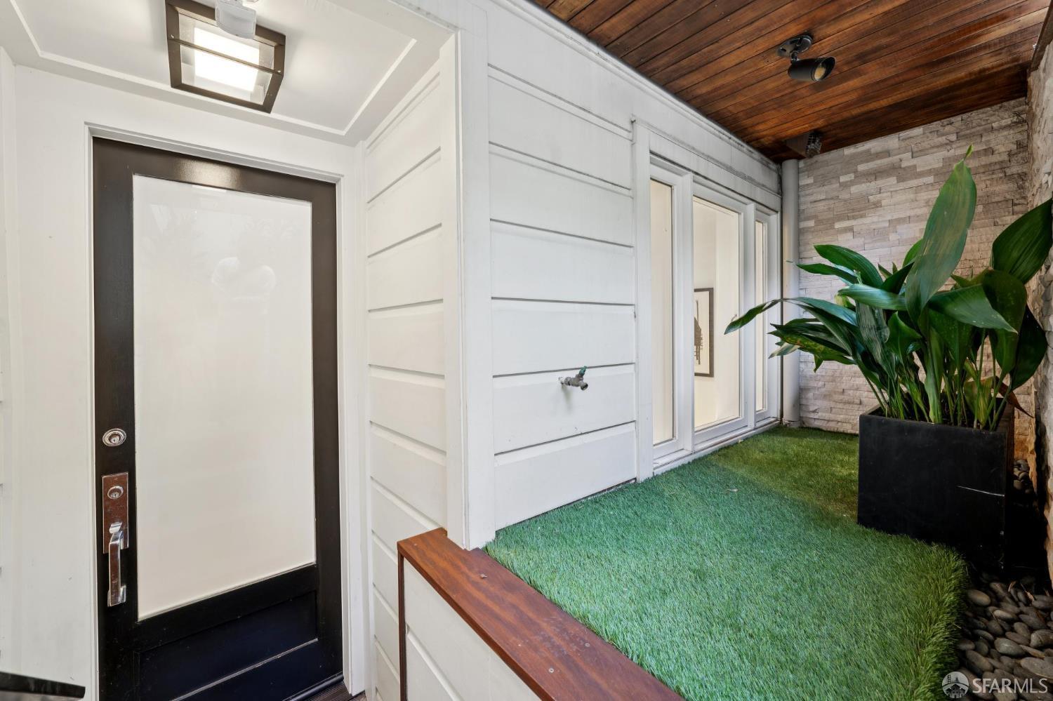 Detail Gallery Image 20 of 37 For 392 Corbett Ave, San Francisco,  CA 94114 - 1 Beds | 1/1 Baths