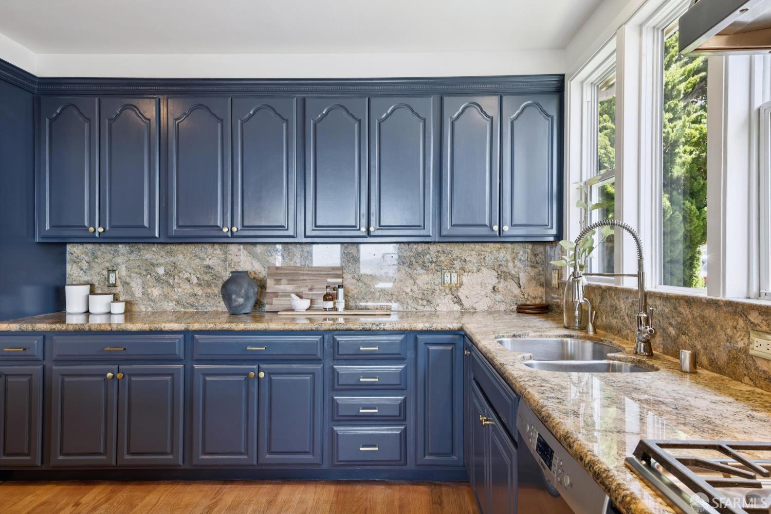Detail Gallery Image 14 of 71 For 850 Darien Way, San Francisco,  CA 94127 - 5 Beds | 5/1 Baths