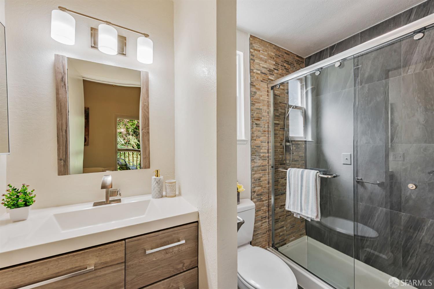 Detail Gallery Image 44 of 58 For 4444 Clarewood Dr, Oakland,  CA 94618 - 2 Beds | 2/1 Baths