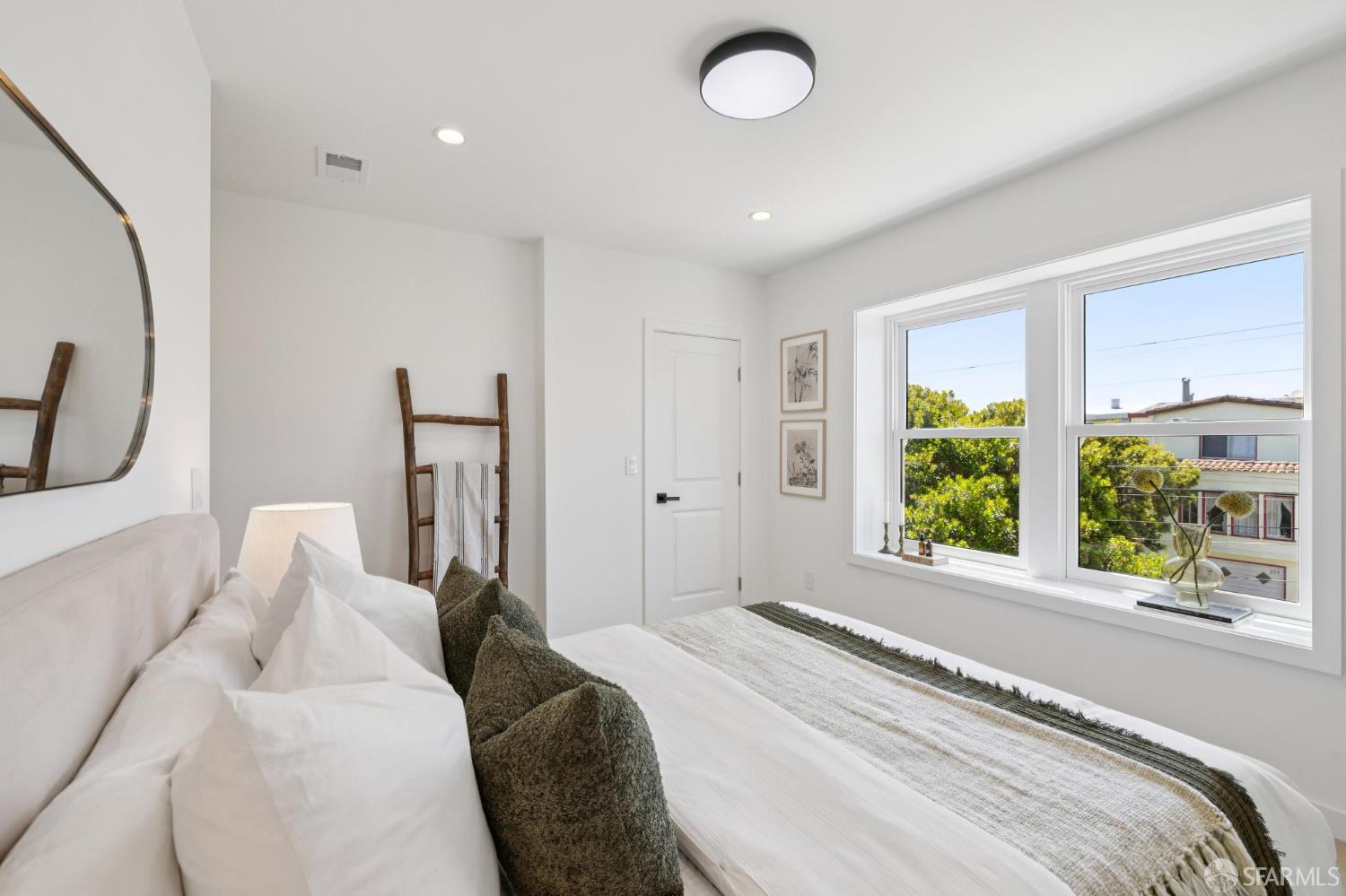 Detail Gallery Image 44 of 83 For 331 London St, San Francisco,  CA 94112 - 4 Beds | 3/1 Baths
