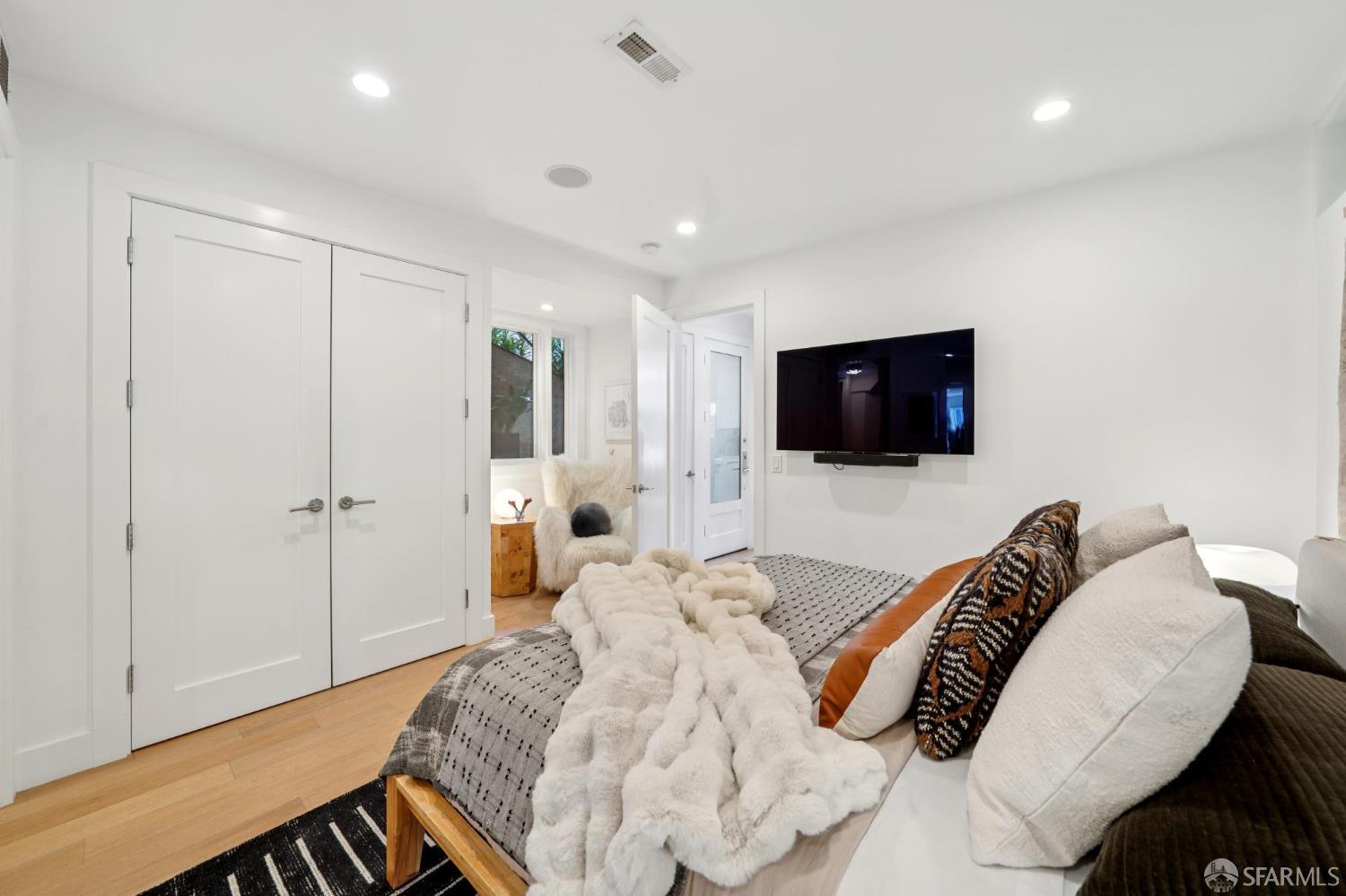 Detail Gallery Image 13 of 37 For 392 Corbett Ave, San Francisco,  CA 94114 - 1 Beds | 1/1 Baths