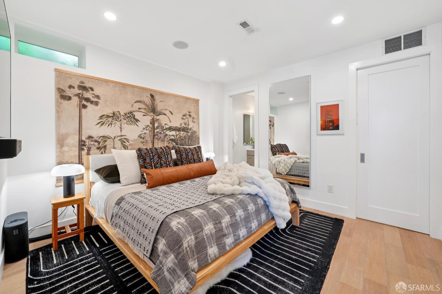 Detail Gallery Image 12 of 37 For 392 Corbett Ave, San Francisco,  CA 94114 - 1 Beds | 1/1 Baths