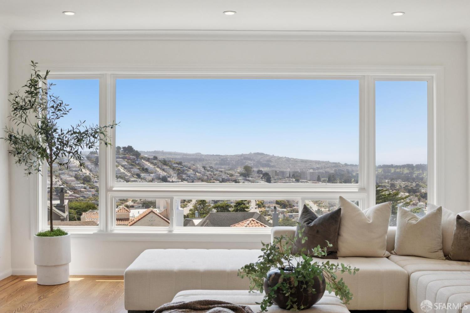 Detail Gallery Image 7 of 71 For 850 Darien Way, San Francisco,  CA 94127 - 5 Beds | 5/1 Baths