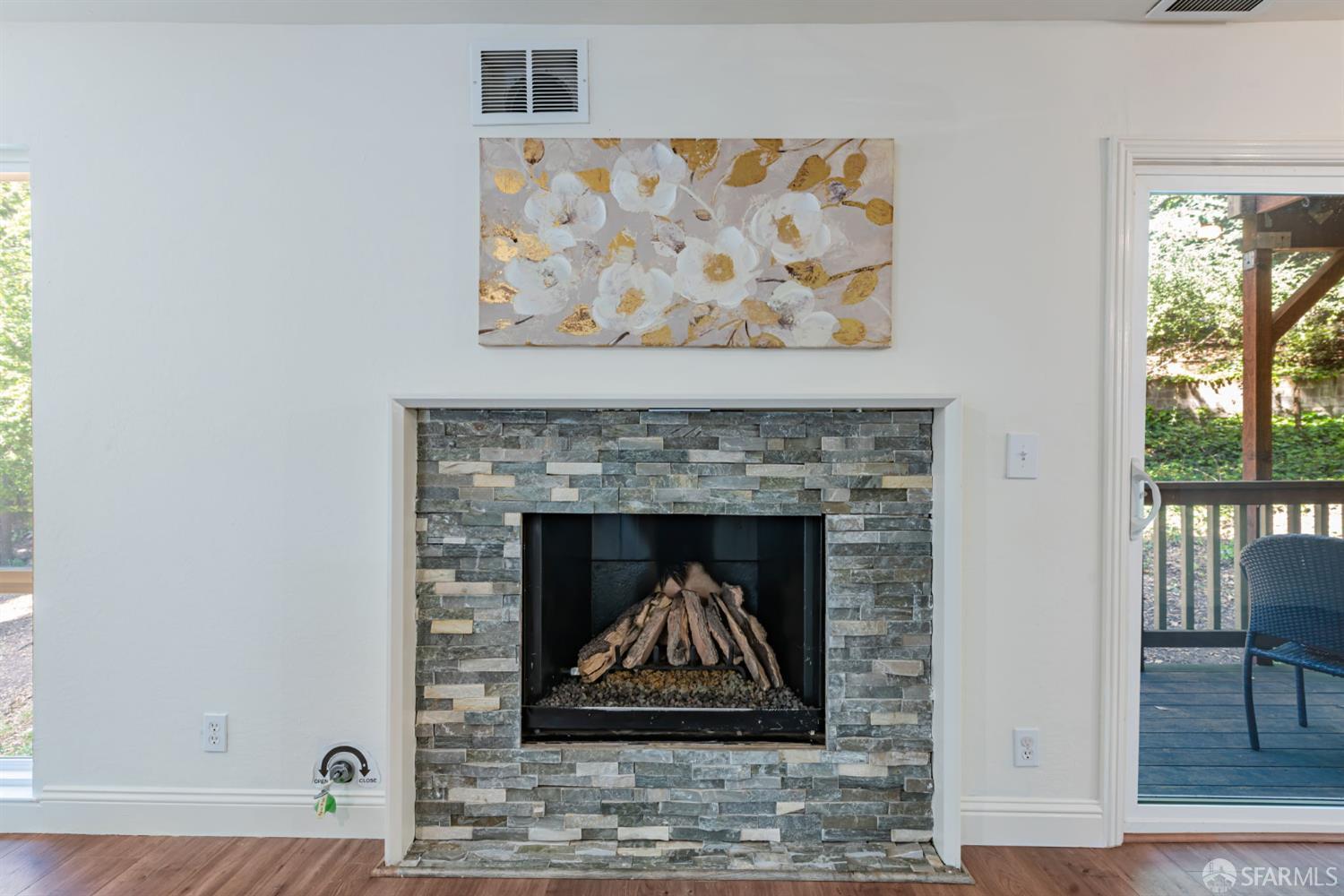 Detail Gallery Image 14 of 58 For 4444 Clarewood Dr, Oakland,  CA 94618 - 2 Beds | 2/1 Baths