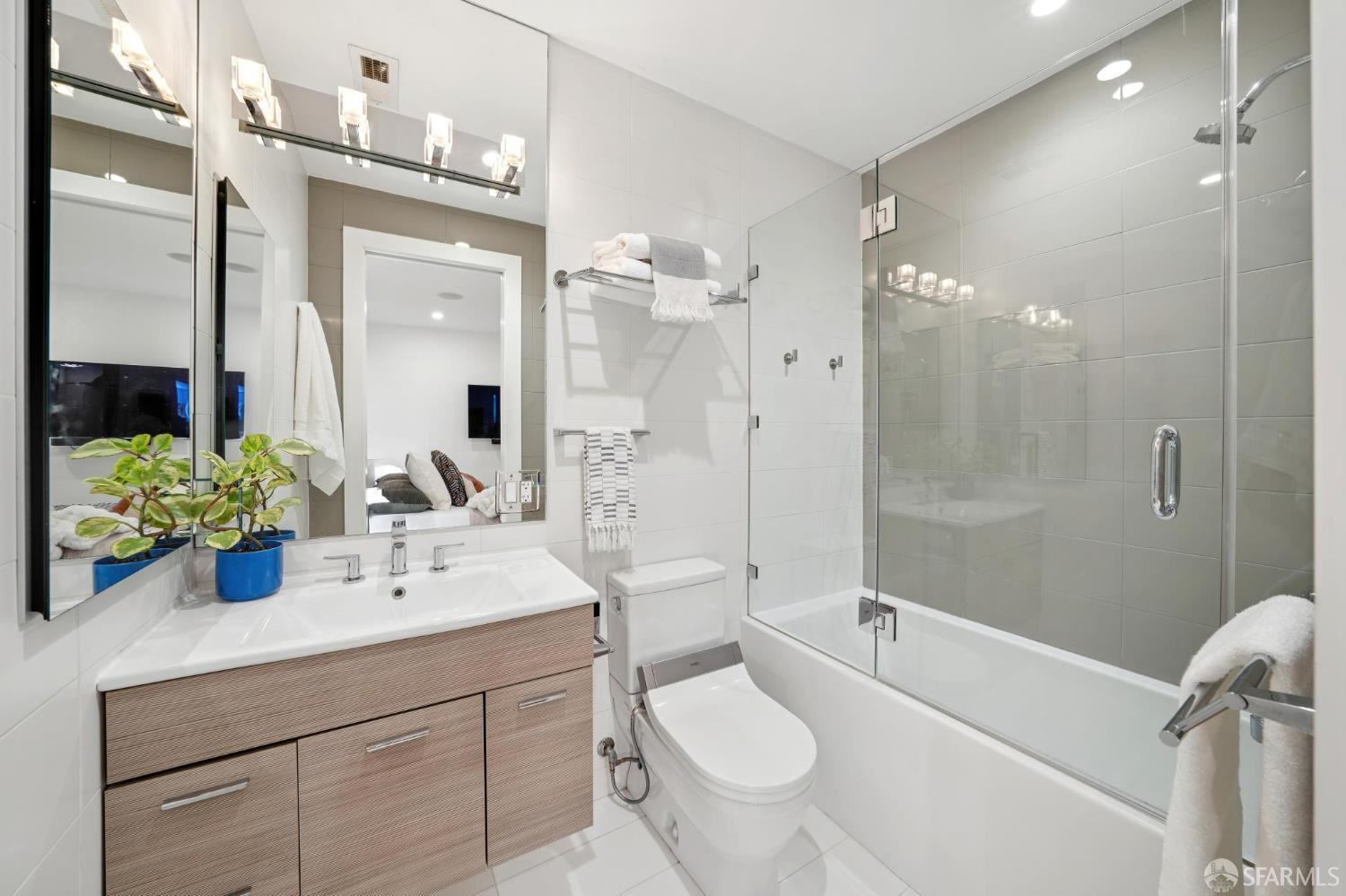 Detail Gallery Image 15 of 37 For 392 Corbett Ave, San Francisco,  CA 94114 - 1 Beds | 1/1 Baths