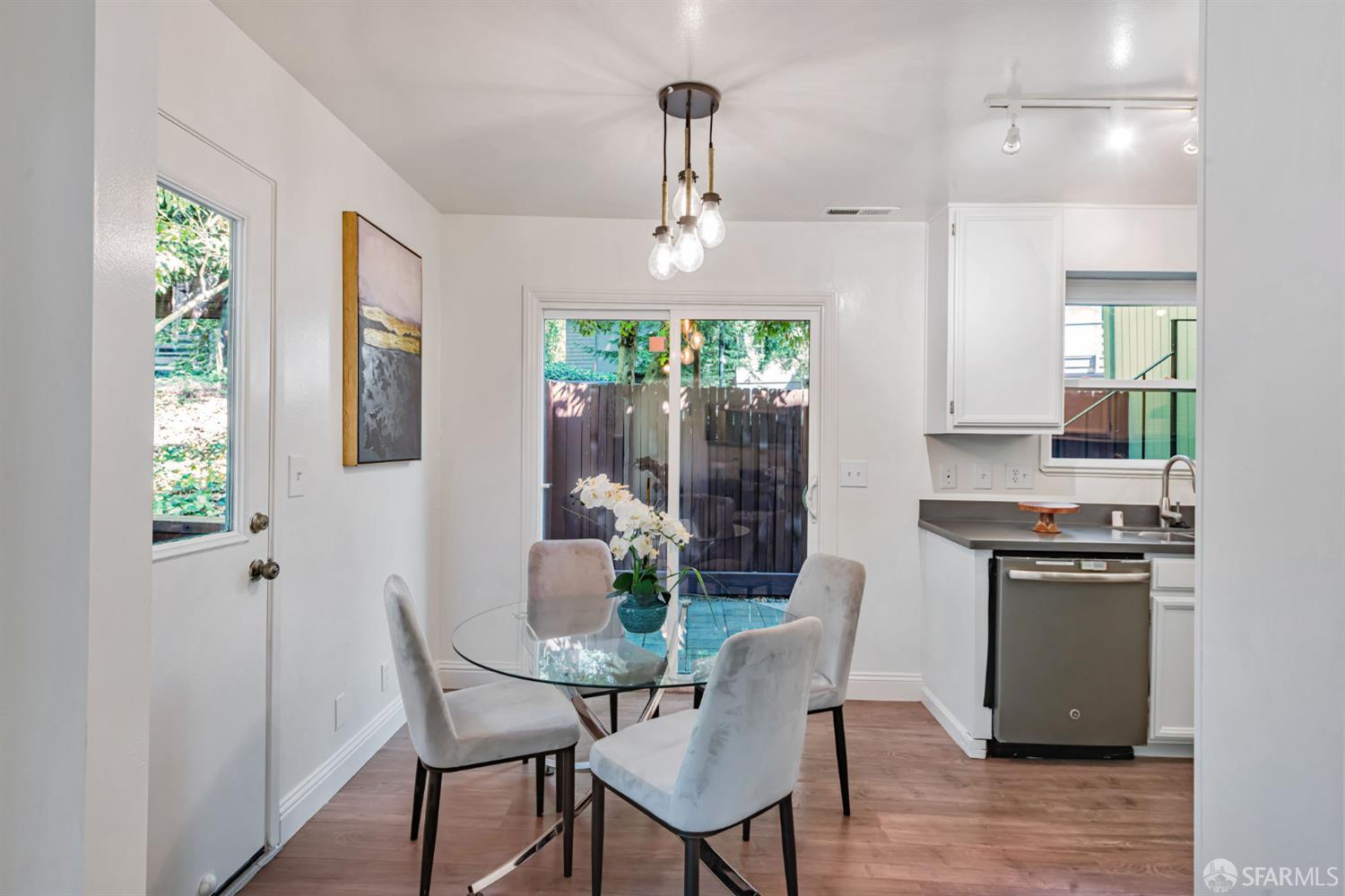 Detail Gallery Image 20 of 58 For 4444 Clarewood Dr, Oakland,  CA 94618 - 2 Beds | 2/1 Baths