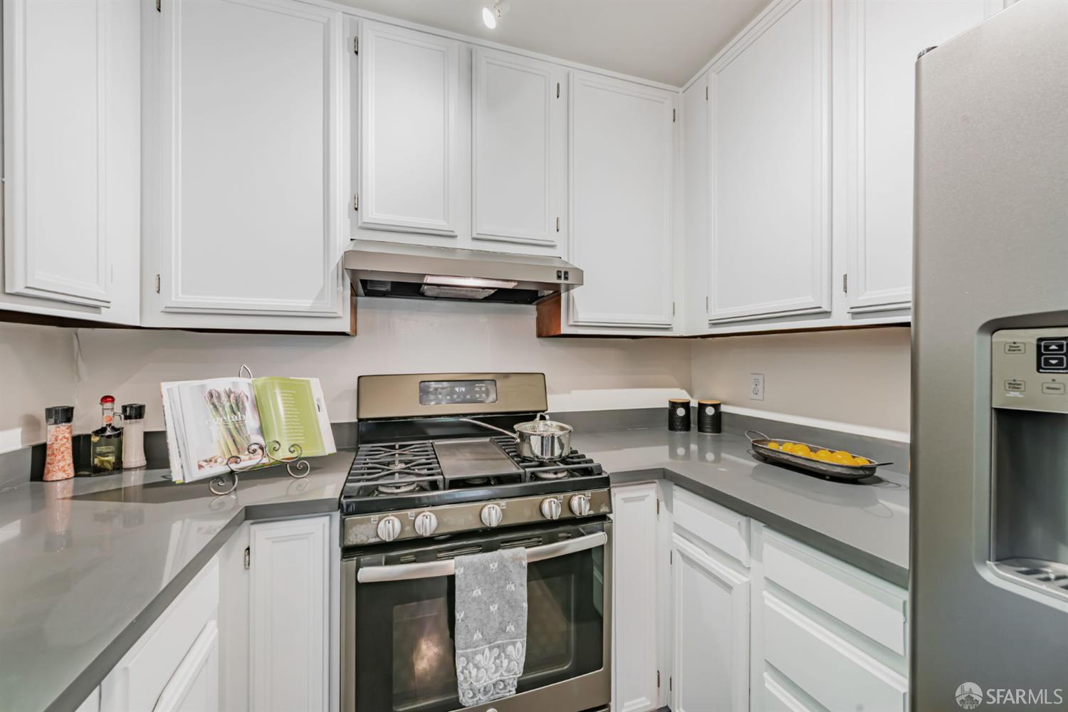 Detail Gallery Image 19 of 58 For 4444 Clarewood Dr, Oakland,  CA 94618 - 2 Beds | 2/1 Baths