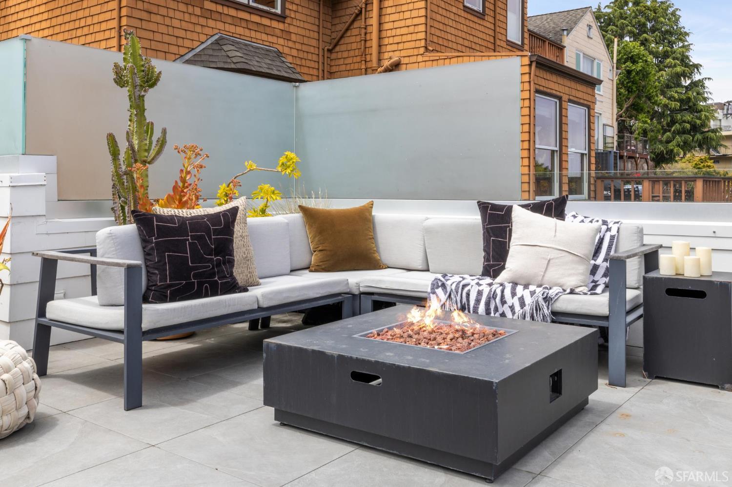 Detail Gallery Image 26 of 37 For 392 Corbett Ave, San Francisco,  CA 94114 - 1 Beds | 1/1 Baths